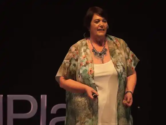 Silvina Oudshoorn, la terapeuta que escribe, acompaña y milita por la alegría