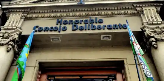 En Bahía Blanca proponen un bono gratuito para que los vecinos puedan atenderse en hospitales y clínicas