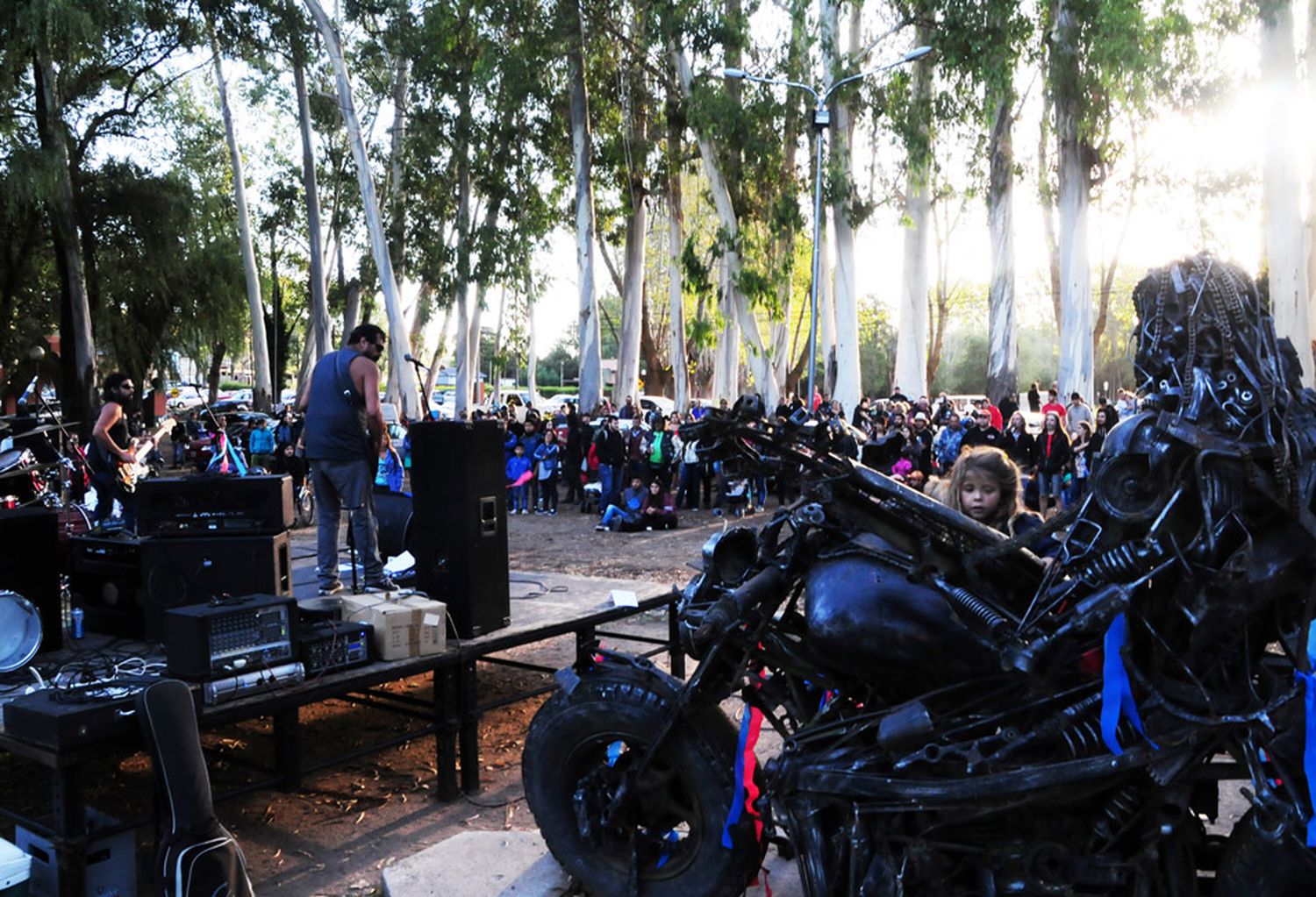 La tarde de domingo se llenó de rock en homenaje a Pappo a catorce años de su muerte