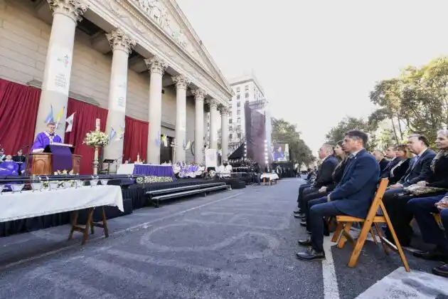 Kicillof en la misa por el Papa: “Nos deja la tarea de llevar adelante la justicia social”