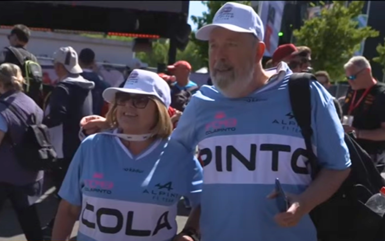 Video: Pareja de fanáticos 'fierreros' de Olavarría dijeron presente en Imola para alentar a Colapinto