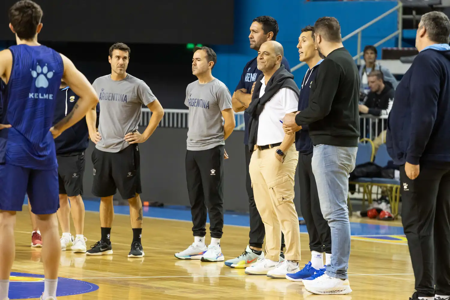Sergio Hernández se hizo presente en la práctica del equipo.