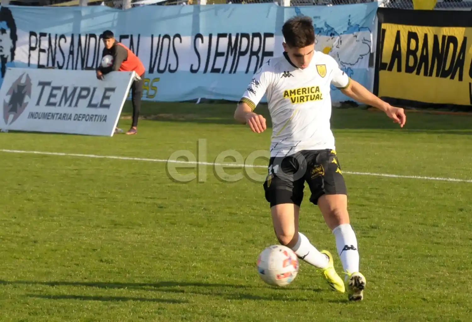 Enzo Espinoza debutó el sábado en Santamarina.