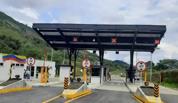 Asesinan a vigilante y se roban millones de pesos en un peaje