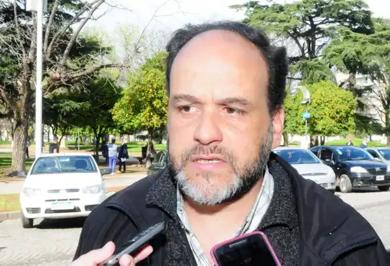 Tras el reclamo de jubilados municipales, el  gremio desmintió el arreglo en negro