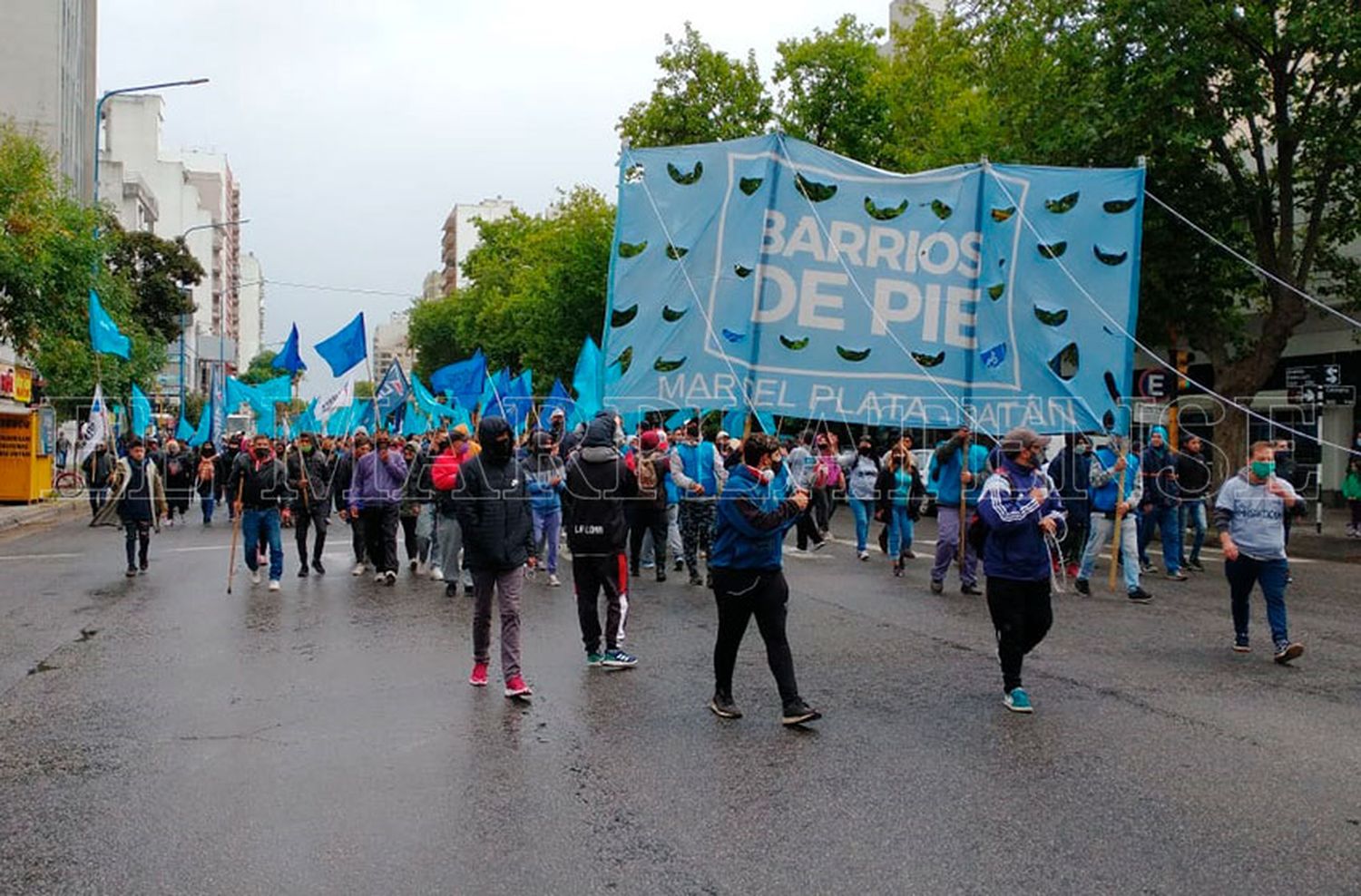 Organizaciones sociales marcharon en reclamo de trabajo y asistencia a comedores