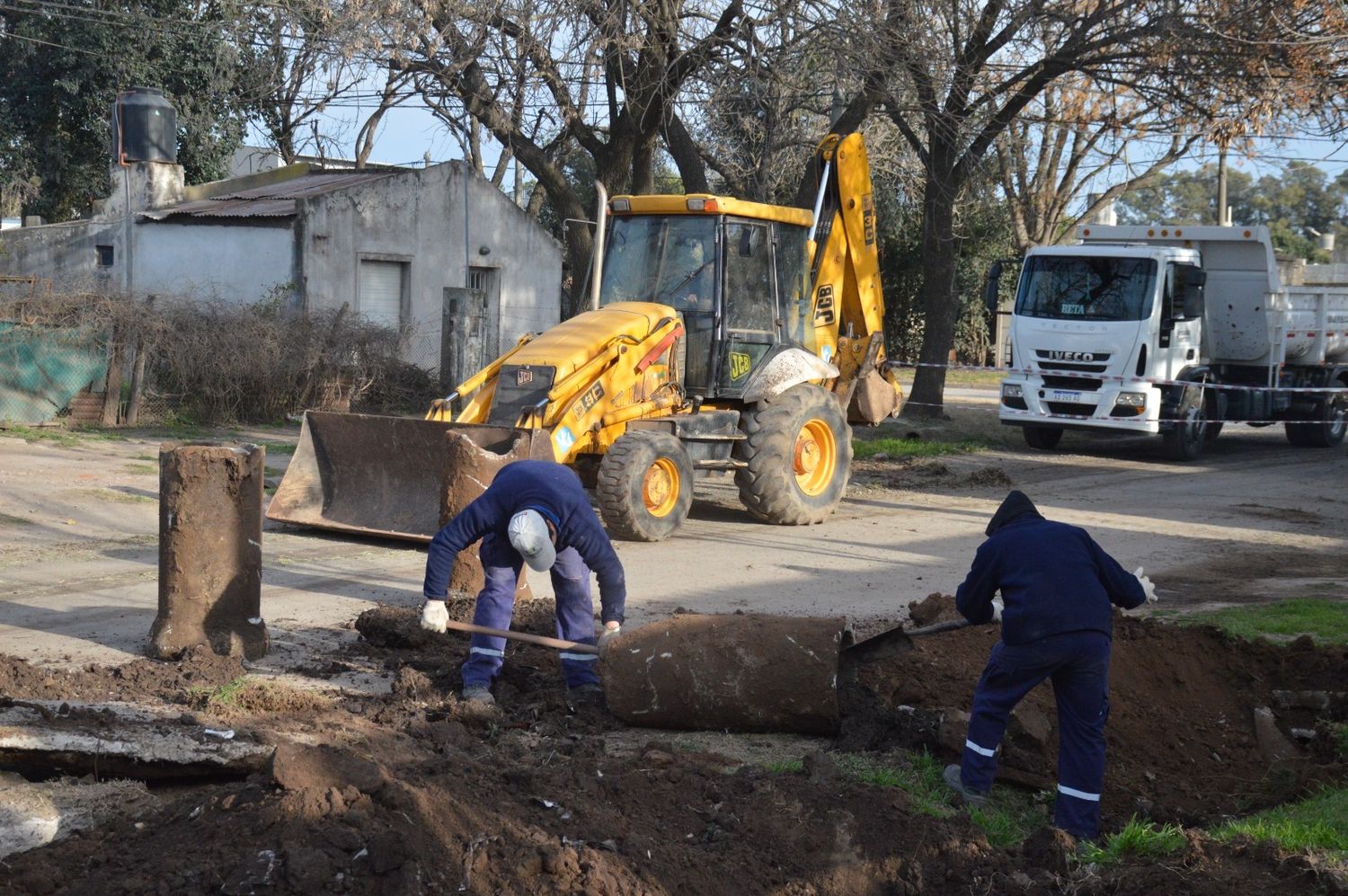 Las cuadrillas municipales trabajan en varios puntos de la ciudad.