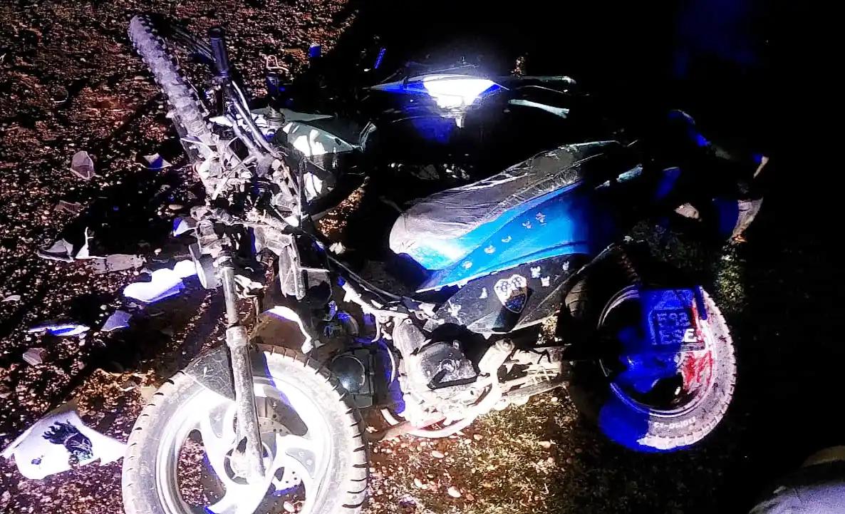 Grave choque entre dos motocicletas en Defensa Sur