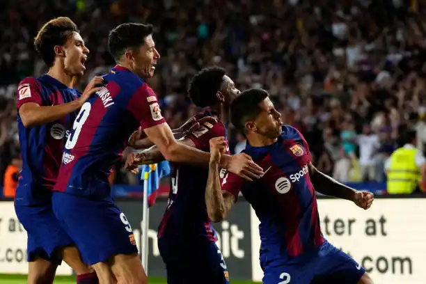 Barcelona festeja un triunfo agónico.