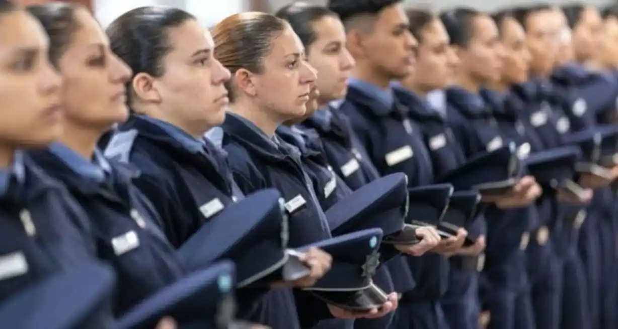 Las mujeres policías también se sumarán a los concursos de ascensos del año último. Foto: El Litoral