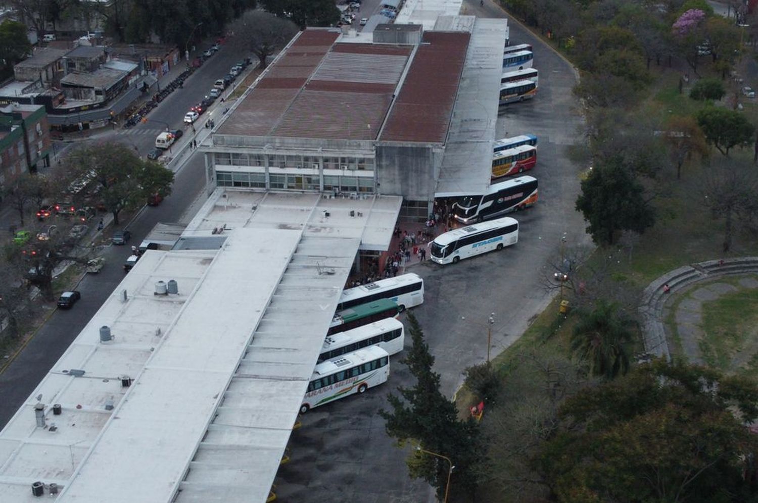 “Los santafesinos tenemos derecho a disponer de un transporte público eficiente en forma continua y regular a lo largo del día, a poder acceder a unidades seguras, cómodas y limpias. Viajar bien es un derecho básico y es momento de hacerlo posible”, finalizó.