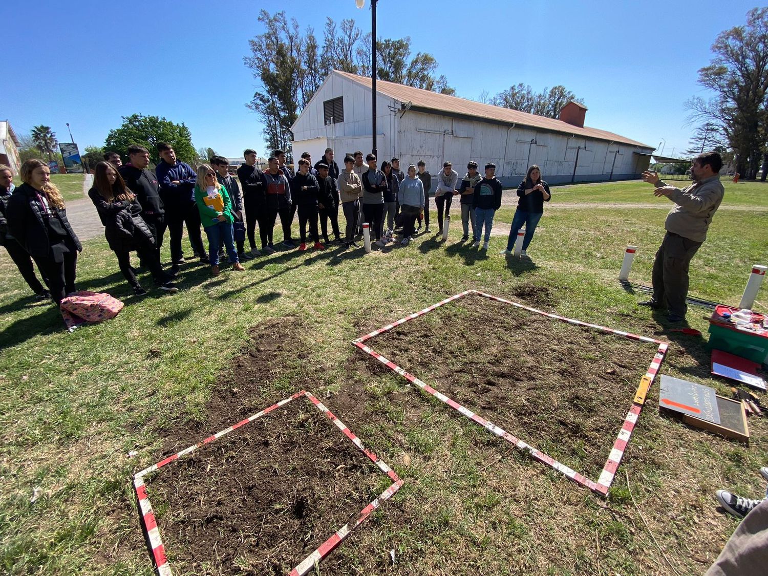 Estudiantes de Elortondo fueron arqueólogos por un día