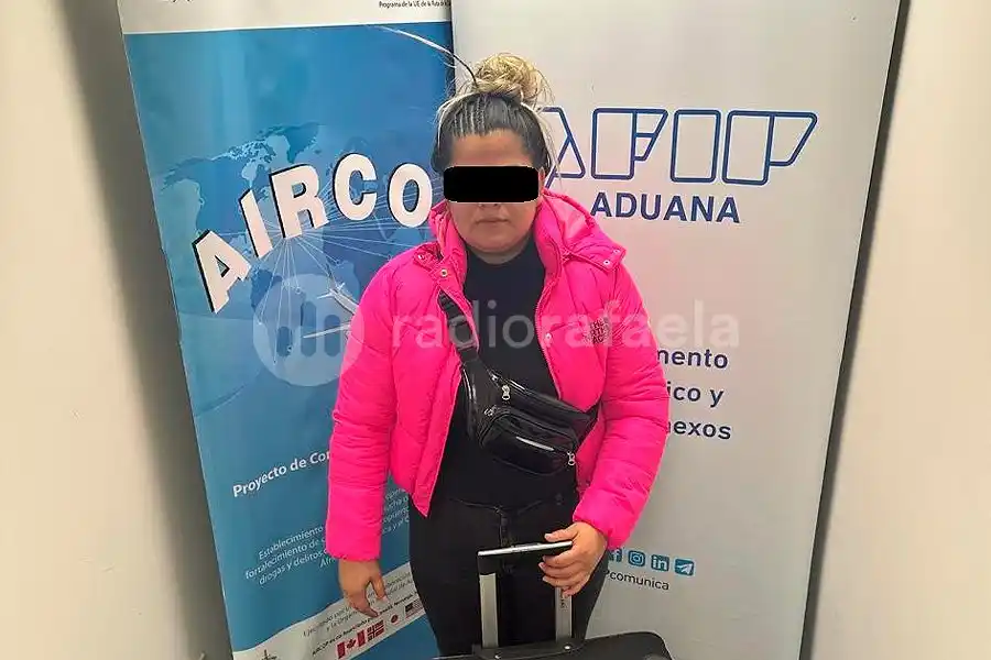 Tras una alerta alemana, Aduana detuvo a una "mula" y secuestró más de 25 kilos de cocaína