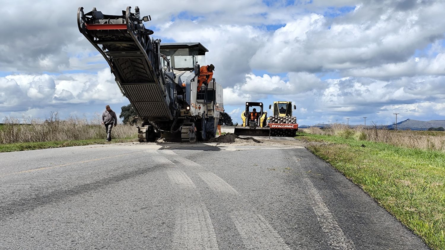 El Municipio confirmó que Vialidad Provincial comenzó las obras de bacheo en el acceso a Vela