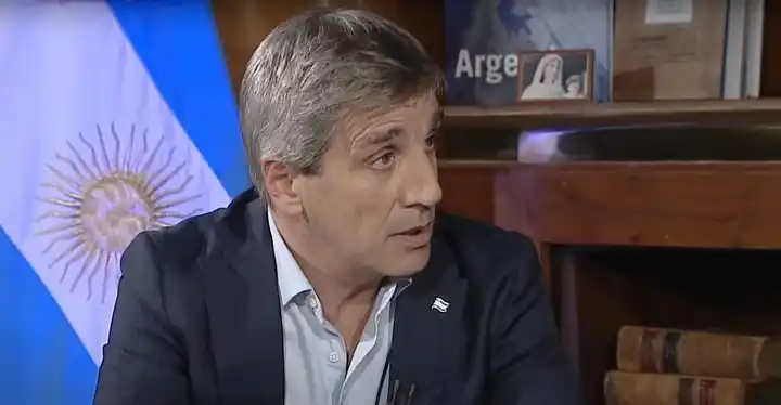 Prepagas, Ganancias, inflación y repelentes: las principales frases de Luis Caputo