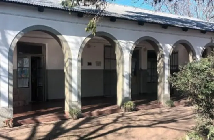 Rompieron puertas y ventanas en la escuela 16, que tuvo que suspender el acto de fin de año