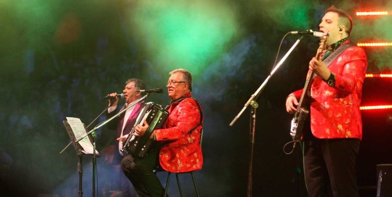 Video: Los Palmeras hicieron bailar a todo Jesús María con un brillante show