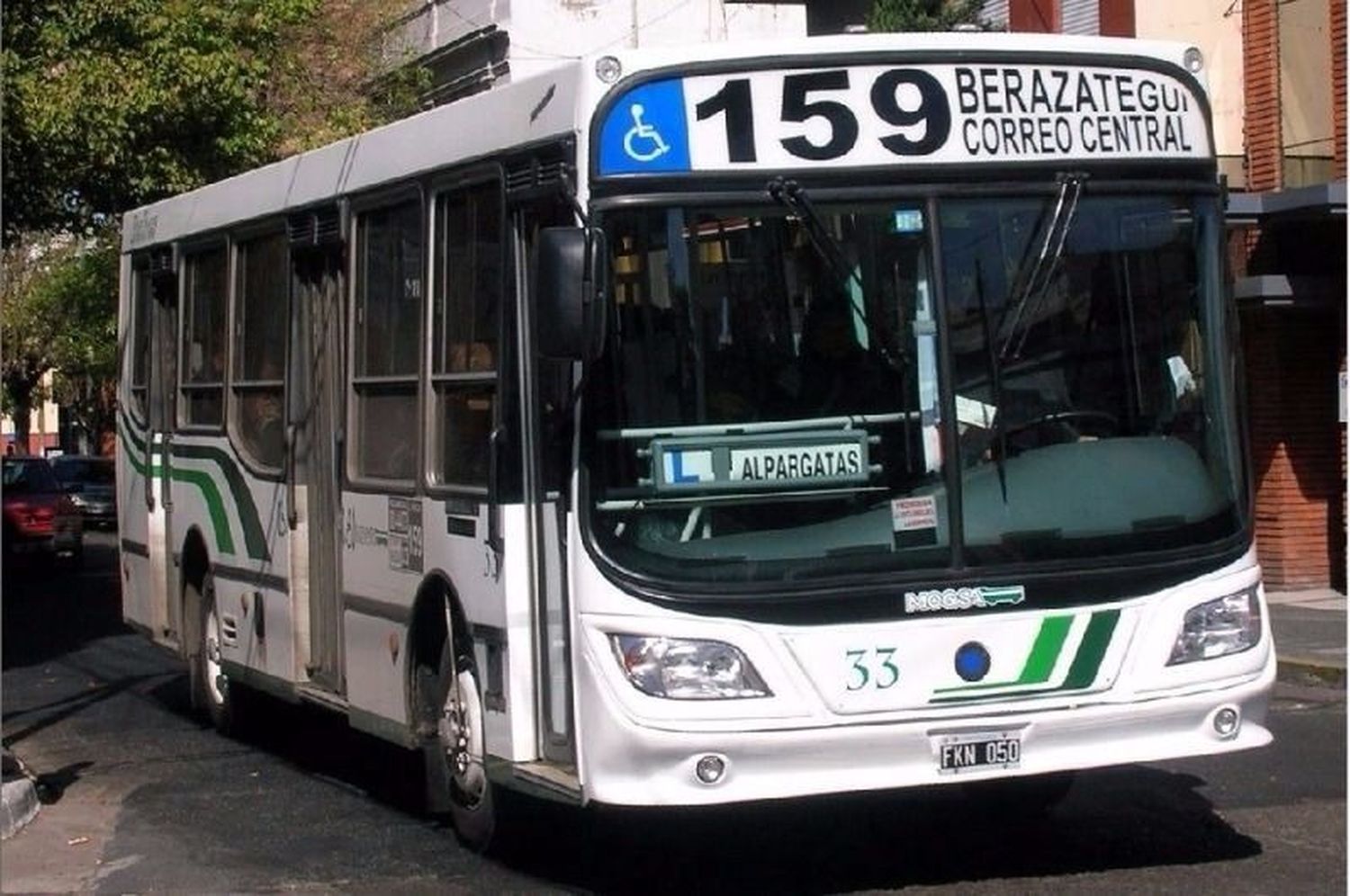 Choferes de varias líneas de colectivos se adhirieron a la medida de fuerza.