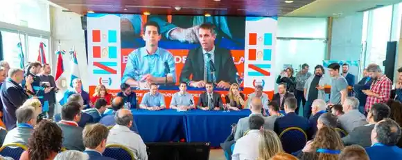 Wado de Pedro y Cresto encabezaron el  encuentro de obra pública en la Región Centro