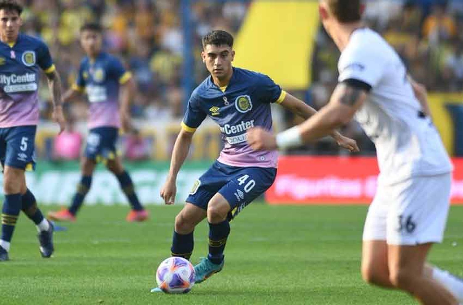 El Central de Tévez cerró el año con un pobre empate ante Colón en el Gigante