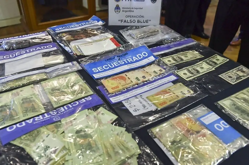 Desbaratan la banda del “Falso Blue”: falsificaba dólares y pesos