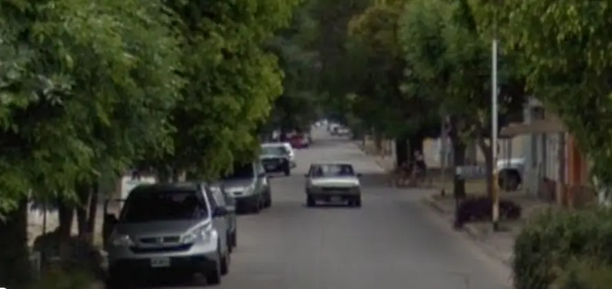 Delincuentes robaron en Caseros al 100: dejaron una valija con objetos cuando escucharon que llegaba el dueño de casa