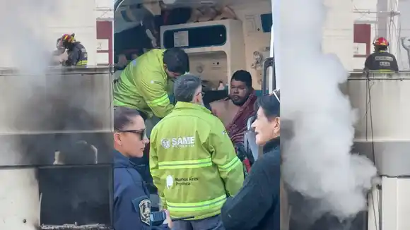 Un departamento ardió en llamas y una persona tuvo que ser asistida por el SAME