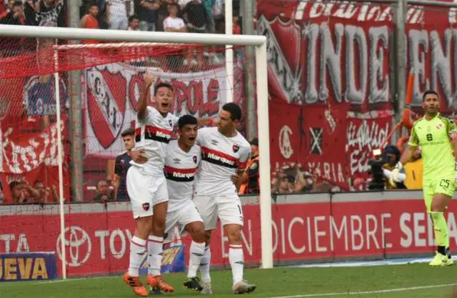 Independiente perdió ante Newells en el partido postergado de la segunda fecha
