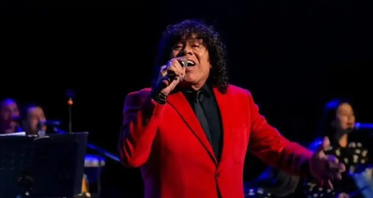 "La Mona" Jiménez tiene 72 años y se mantiene arriba de los escenarios desde 1967.