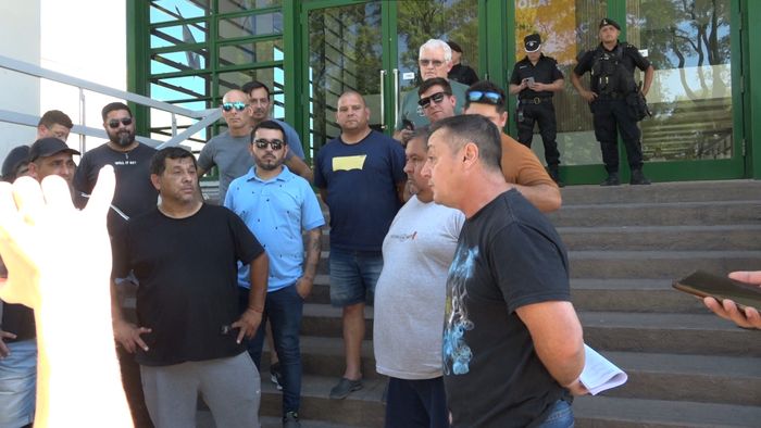 reclamo remiseros puerta municipalidad