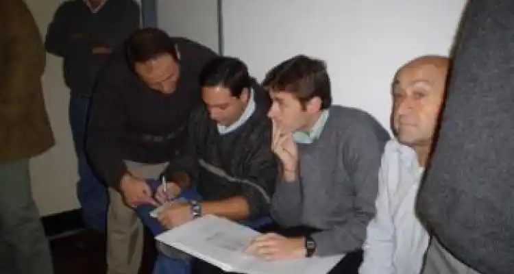Coopser dice que la empresa que cotizó menos no cumplió con los pliegos
