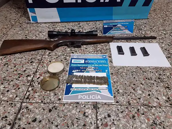 Secuestran un arma y pastillas de éxtasis
