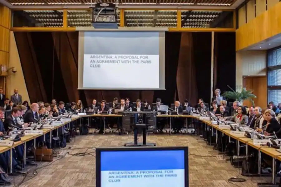 Batakis acordó con el Club de París postergar la reunión de mañana