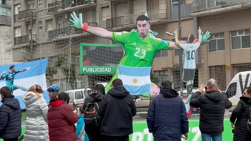 "'No te vayas, Dibu": el pedido de Mar del Plata para que Martínez siga en la Selección