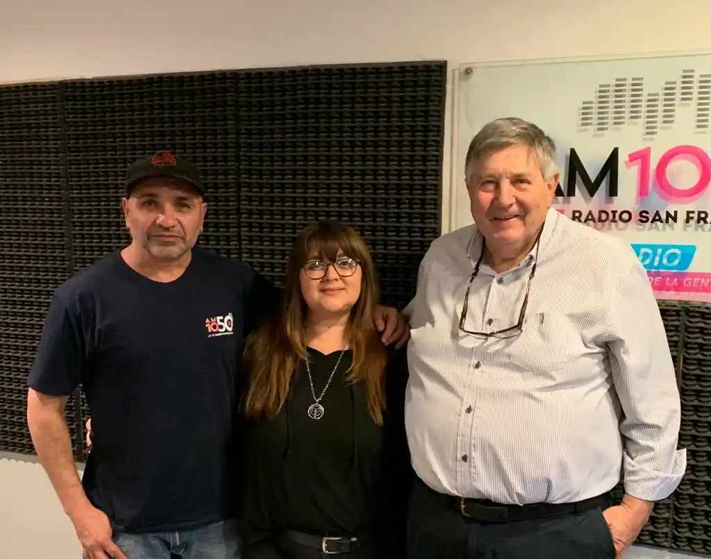 Angélica Moriondo y Adrián Baima, junto a Norberto "Popo" Giaveno, uno de los primeros invitados de "El Andén".