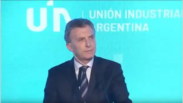 Macri estuvo en la UIA, defendió su plan para salir de la crisis 