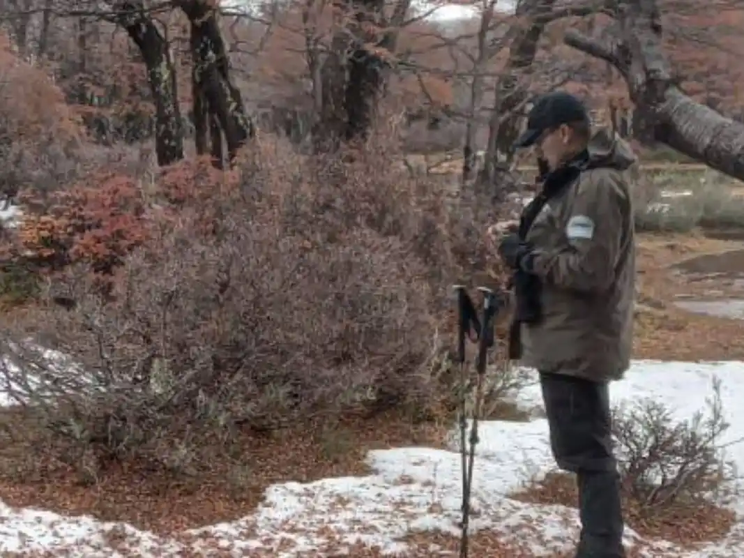 Las trasladan a caballo debido a las dificultades del terreno.