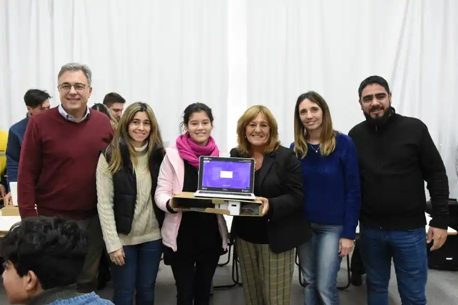 Rafaela completa la entrega de 1.500 netbooks