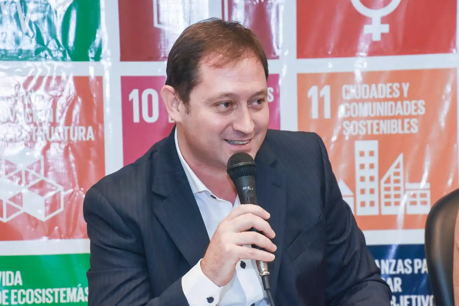 Lincoln: Intendente lanzó medidas "anticrisis" y la oposición lo acusa de "compra votos"