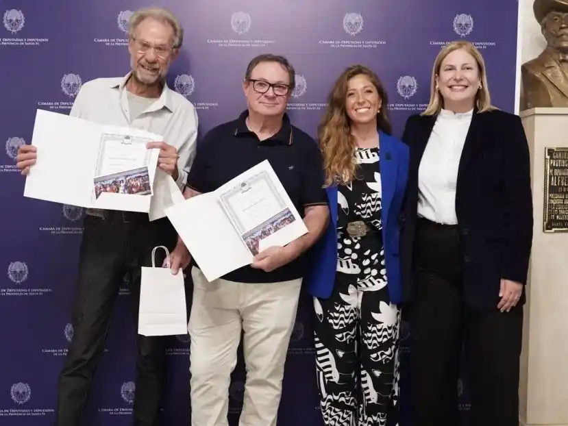 Sofía Galnares, junto a la vicegobernadora (derecha) y los avistadores de aves Daniel González Pippo y Roberto Ramacciotti.