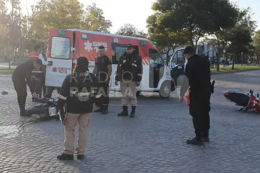 Tres personas resultaron heridas luego de que chocaran dos motos en las avenidas Mitre e Italia