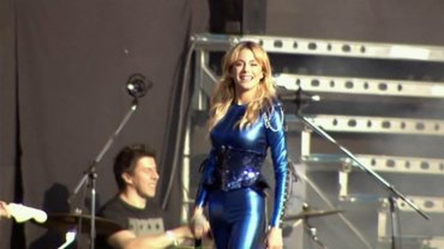 Una multitud de fans disfruta en Palermo del show de Violetta 
