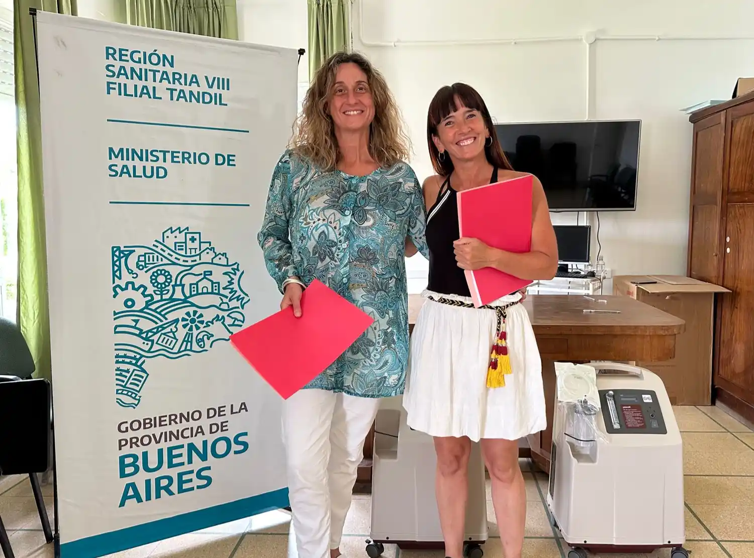 La presidenta del SISP, Cecilia Martens, y la directora asociada de la Región Sanitaria VIII, Martina Iparraguirre.