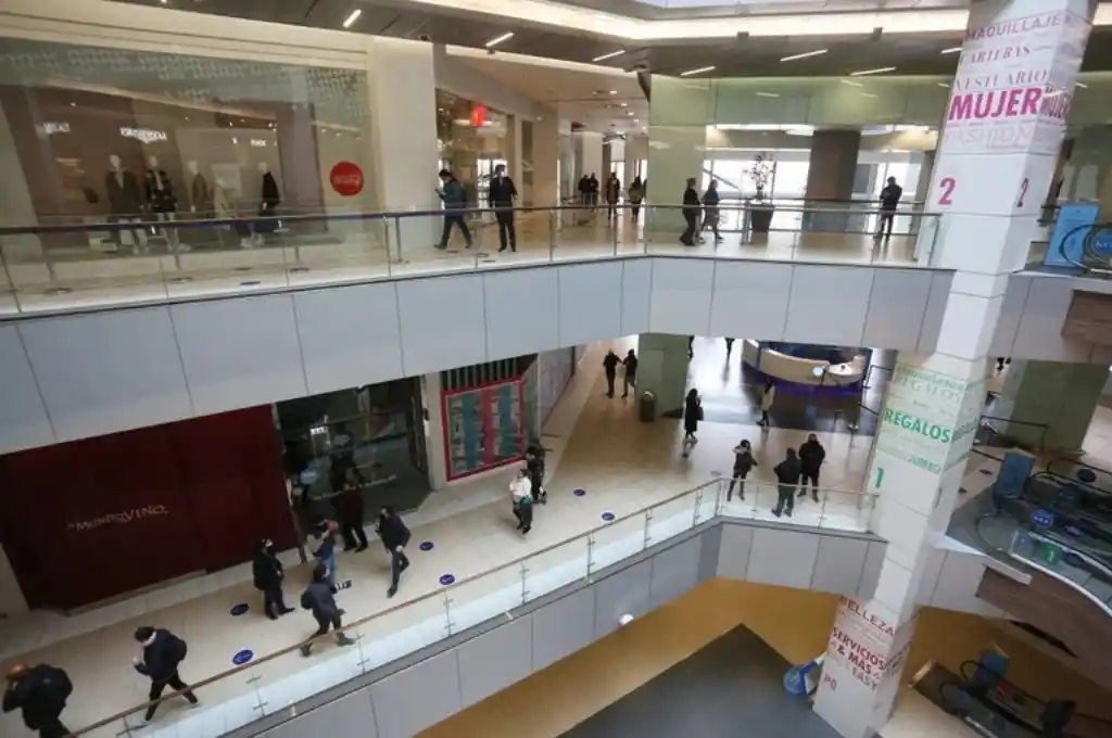 Chile: un hombre murió tras tirarse del quinto piso de un centro comercial