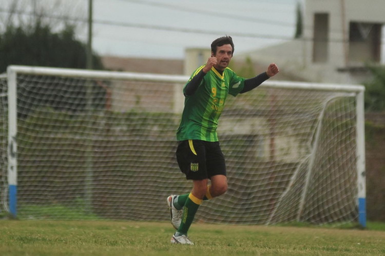 Sarmiento goleó a Juventud Urdinarrain en el Estadio Municipal
