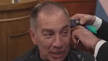 Finalmente Santilli cumplió su promesa de campaña y se cortó el pelo, pero no quedó totalmente pelado