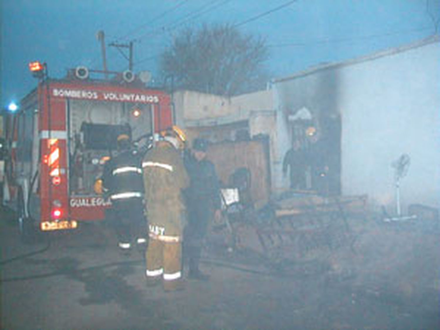 Incendio provoca daños  totales en  una vivienda