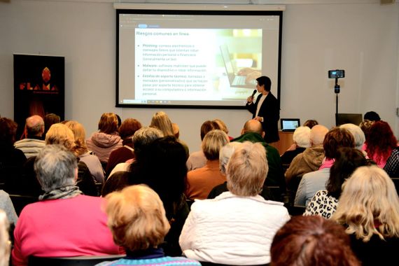 Prevenir estafas y uso de redes: a sala llena se realizó el curso de Ciberseguridad para Adultos Mayores