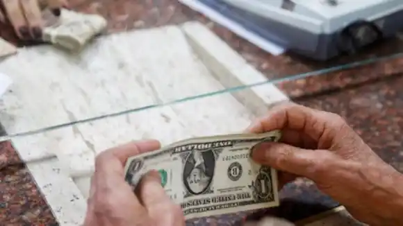 Las remesas todavía mantienen a casi un tercio de las familias venezolanas (DATOS)