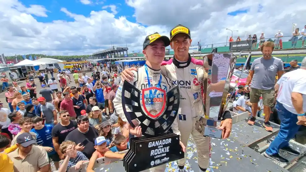 Leonel Pernía, campeón anticipado, y su hijo Tiago, que ganó la Copa Rookie Latam.